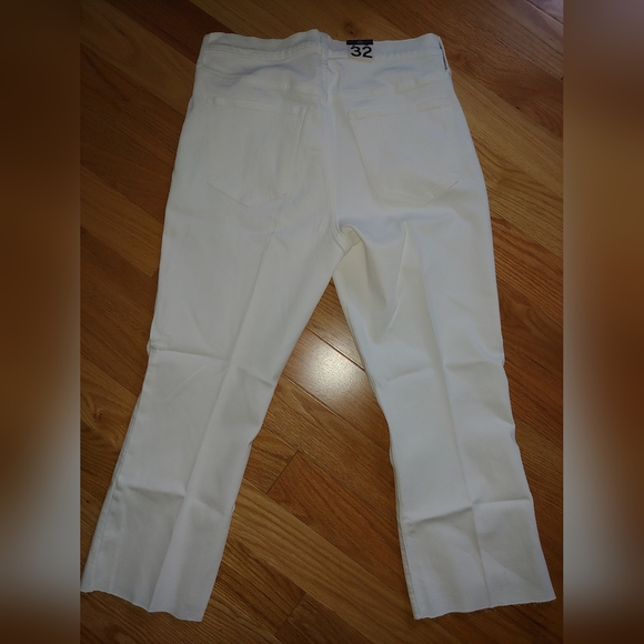 NWT Gap Optic White High Rise Kick Fit Jeans with Washwell – Size 32 / 14 Short - Picture 9 of 13